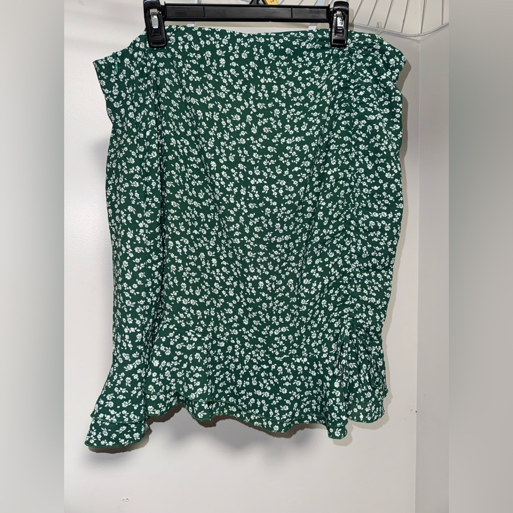 Shein Green Mini Skirt with White Floral Print